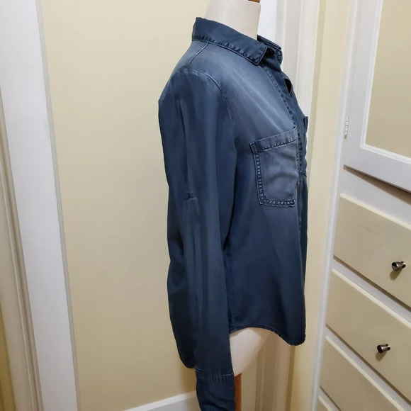 Cloth & Stone Denim Shirt / Stonewashed / Anthropologie / Size Small - Picture 2 of 5